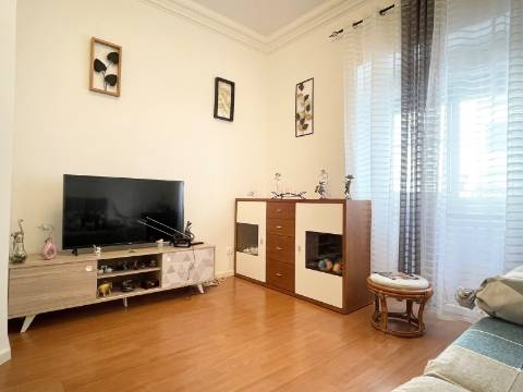 Apartamento T2 - Moscavide - Remodelado - RCH a nível de 1º andar - METRO