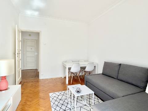 V E N D I D O - Apartamento T2 em Moscavide - Remodelado - Muita Luz Natural