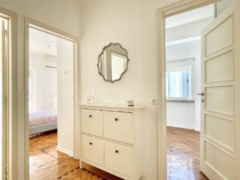 V E N D I D O - Apartamento T2 em Moscavide - Remodelado - Muita Luz Natural