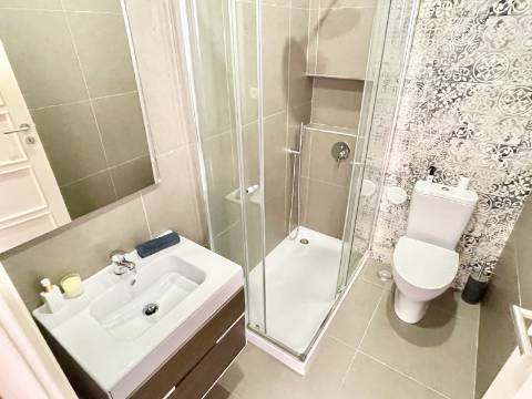 V E N D I D O - Apartamento T2 em Moscavide - Remodelado - Muita Luz Natural