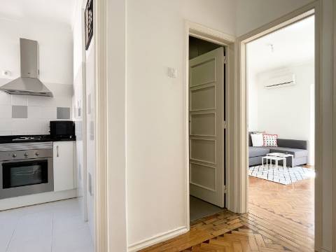 V E N D I D O - Apartamento T2 em Moscavide - Remodelado - Muita Luz Natural