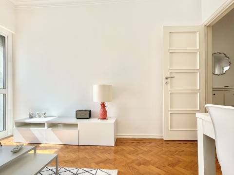 V E N D I D O - Apartamento T2 em Moscavide - Remodelado - Muita Luz Natural
