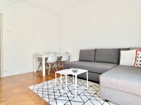 V E N D I D O - Apartamento T2 em Moscavide - Remodelado - Muita Luz Natural