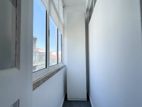 V E N D I D O - Apartamento T2 em Moscavide - Remodelado - Muita Luz Natural
