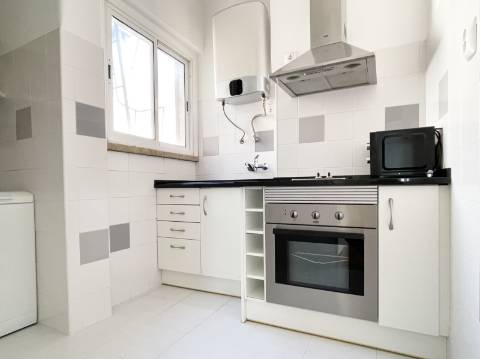 V E N D I D O - Apartamento T2 em Moscavide - Remodelado - Muita Luz Natural