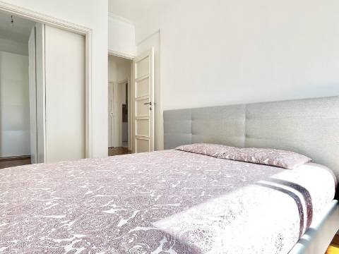 V E N D I D O - Apartamento T2 em Moscavide - Remodelado - Muita Luz Natural