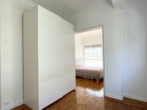 V E N D I D O - Apartamento T2 em Moscavide - Remodelado - Muita Luz Natural