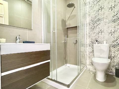 V E N D I D O - Apartamento T2 em Moscavide - Remodelado - Muita Luz Natural