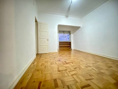 Apartamento T1 em Moscavide - 2º Andar - VARANDA