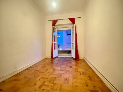 Apartamento T1 em Moscavide - 2º Andar - VARANDA