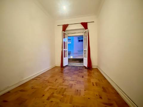 Apartamento T1 em Moscavide - 2º Andar - VARANDA