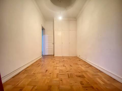 Apartamento T1 em Moscavide - 2º Andar - VARANDA