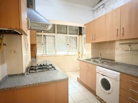 Apartamento T1 em Moscavide - 2º Andar - VARANDA