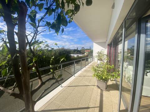 Loures - V4+1 Moradia c/ Piscina Privada - Varanda - Box + 2 parqueamentos