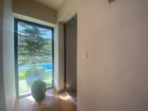 Loures - V4+1 Moradia c/ Piscina Privada - Varanda - Box + 2 parqueamentos