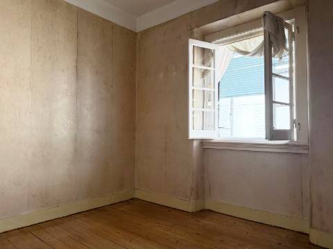 Apartamento T2 - Moscavide - 2º Andar - OPORTUNIDADE