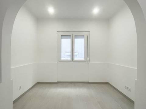 Apartamento T1 - Moscavide - Remodelado - Rés-do-Chão c/ Terraço