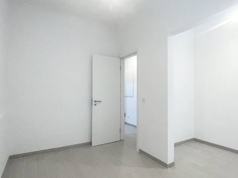 Apartamento T1 - Moscavide - Remodelado - Rés-do-Chão c/ Terraço