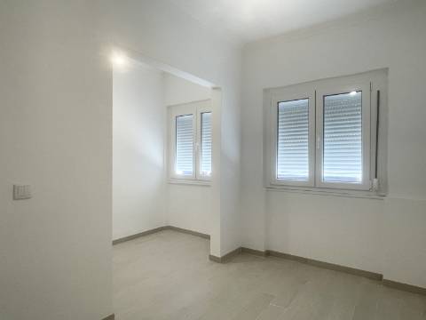 Apartamento T1 - Moscavide - Remodelado - Rés-do-Chão c/ Terraço