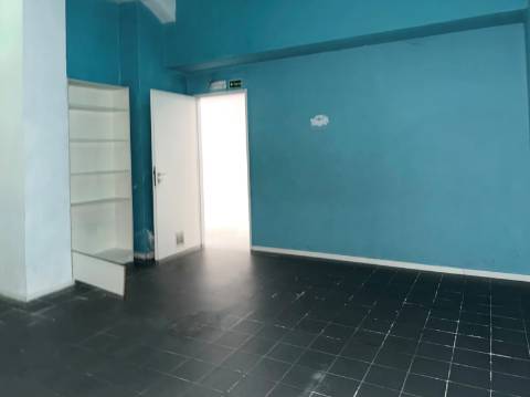 Loja em Moscavide - Muito bem localizada - Excelente Área 197m2