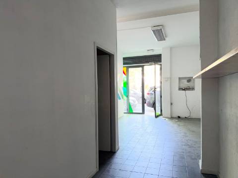 Loja em Moscavide - Muito bem localizada - Excelente Área 197m2