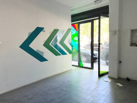 Loja em Moscavide - Muito bem localizada - Excelente Área 197m2