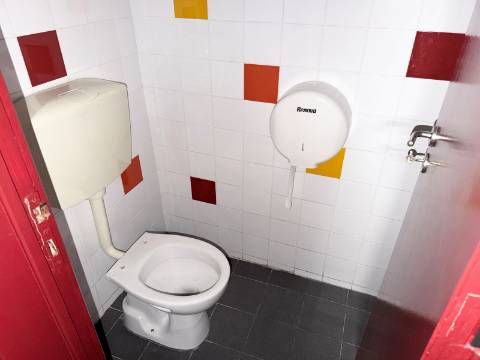 Loja em Moscavide - Muito bem localizada - Excelente Área 197m2