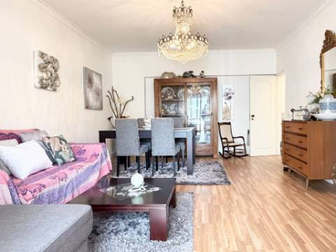 Apartamento T2 - Bobadela - c/ Parqueamento - Arrecadação