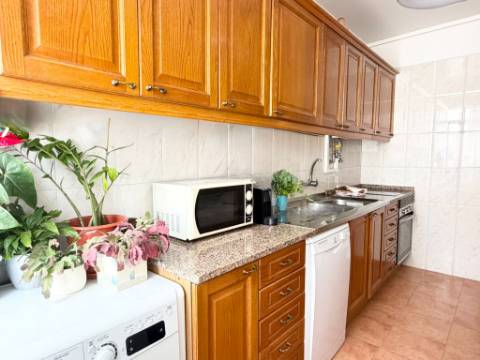 Apartamento T2 - Bobadela - c/ Parqueamento - Arrecadação