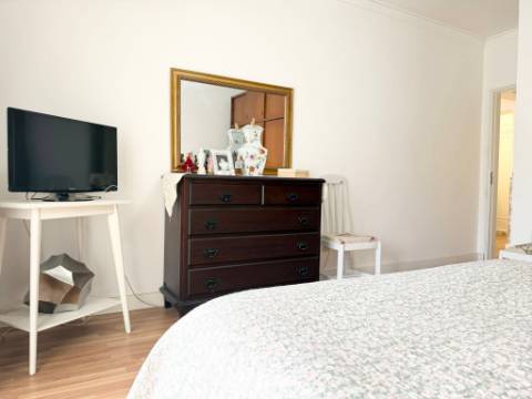 Apartamento T2 - Bobadela - c/ Parqueamento - Arrecadação