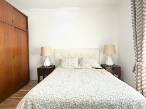 Apartamento T2 - Bobadela - c/ Parqueamento - Arrecadação