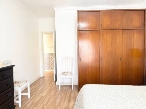 Apartamento T2 - Bobadela - c/ Parqueamento - Arrecadação