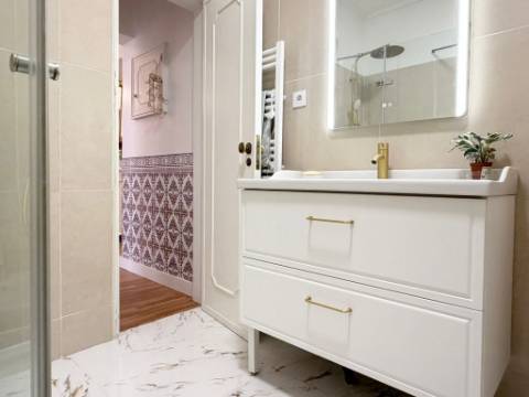 Apartamento T2 - Bobadela - c/ Parqueamento - Arrecadação