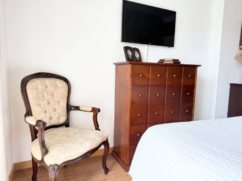 Excelente T2 - Quinta do Património - 2 Parqueamentos