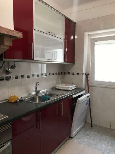 Arrenda-se QUARTO - Vila de Moscavide - junto à Universidade IADE - Metro