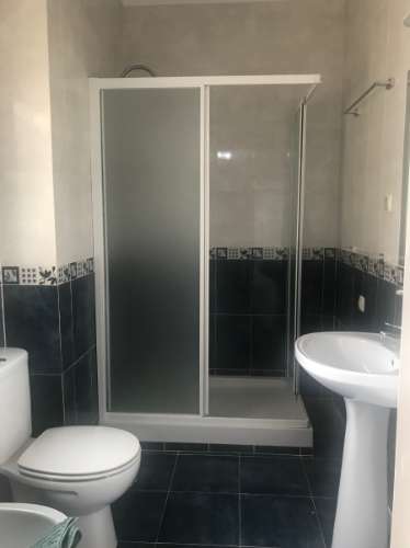 Arrenda-se QUARTO - Vila de Moscavide - junto à Universidade IADE - Metro