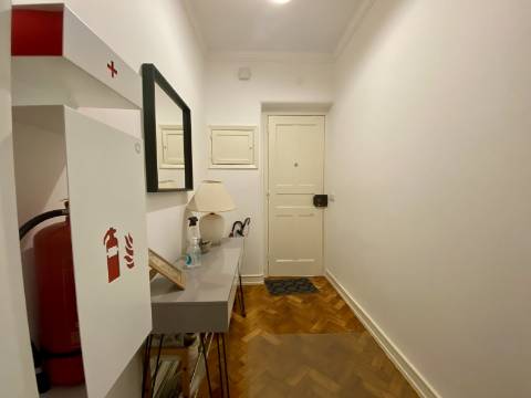 Arrenda-se Quarto - Moscavide - junto à Universidade Europeia