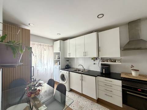 T0+1 Remodelado p/ Venda - Moscavide -Junto à Universidade IADE - RCH