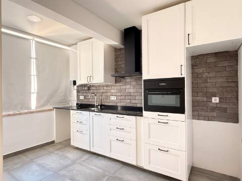 Apartamento T2 - Moscavide - Excelentes Áreas - Central