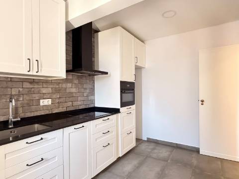 Apartamento T2 - Moscavide - Excelentes Áreas - Central