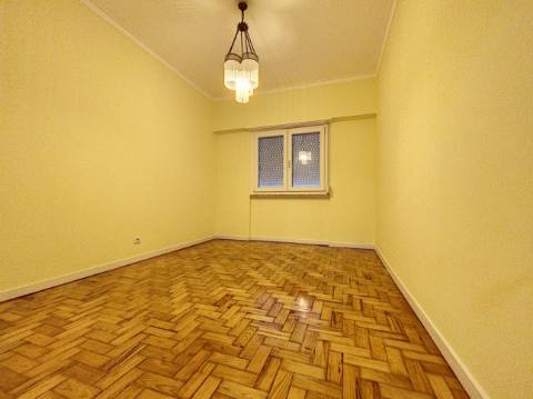 Apartamento T2 - Moscavide - Excelentes Áreas - Central