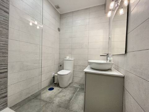 Apartamento T2 - Moscavide - Excelentes Áreas - Central