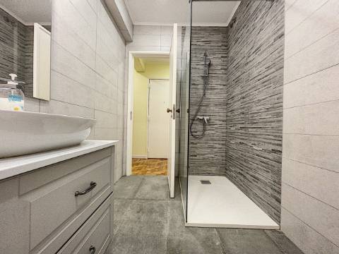 Apartamento T2 - Moscavide - Excelentes Áreas - Central