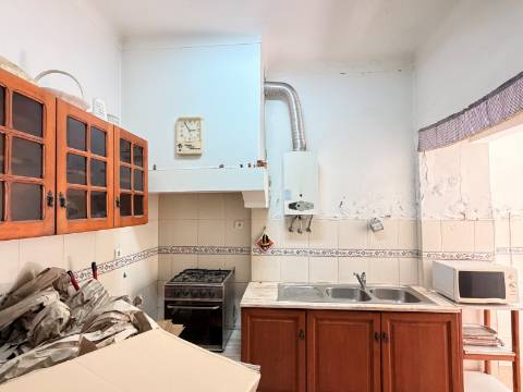 Apartamento T2 - Moscavide - Obras Totais - RCH c/ Terraço