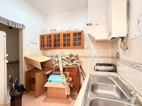 Apartamento T2 - Moscavide - Obras Totais - RCH c/ Terraço