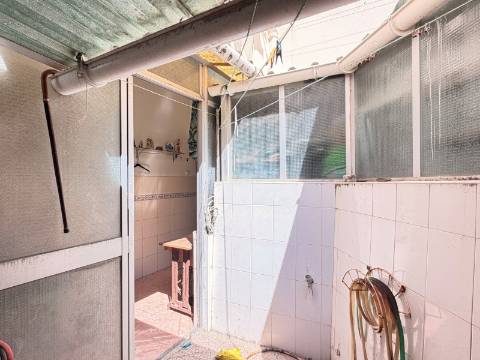 Apartamento T2 - Moscavide - Obras Totais - RCH c/ Terraço
