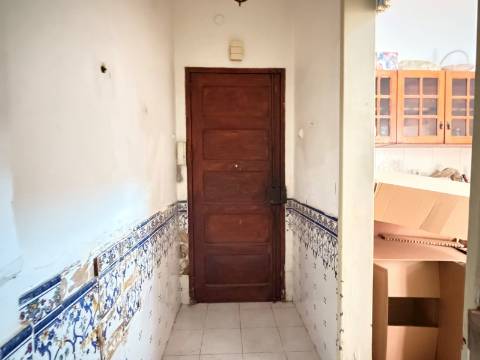 Apartamento T2 - Moscavide - Obras Totais - RCH c/ Terraço