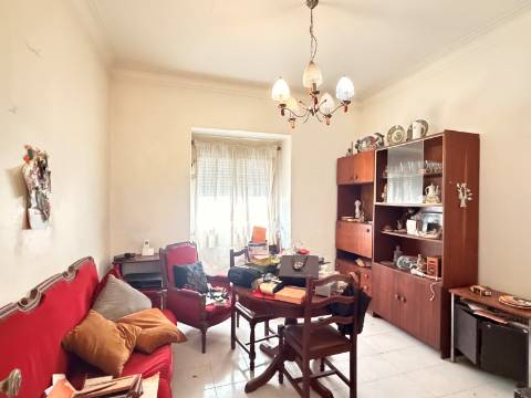 Apartamento T2 - Moscavide - Obras Totais - RCH c/ Terraço