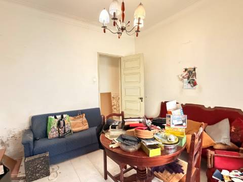Apartamento T2 - Moscavide - Obras Totais - RCH c/ Terraço