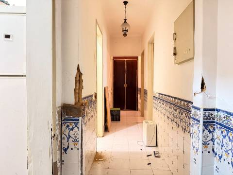 Apartamento T2 - Moscavide - Obras Totais - RCH c/ Terraço